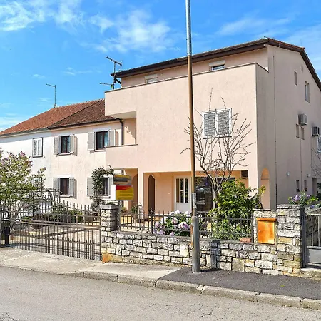 With A - C In Porec-istrien 44330 Apartment Porec