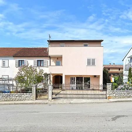 With A - C In Porec-istrien 44330 Apartment *