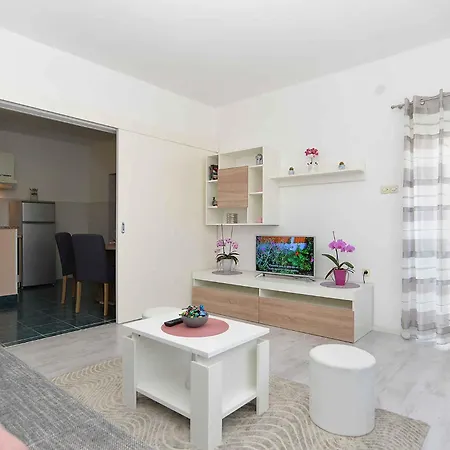 Apartment With A - C In Porec-istrien 44330 Porec