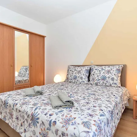 With A - C In Porec-istrien 44330 Apartment Porec